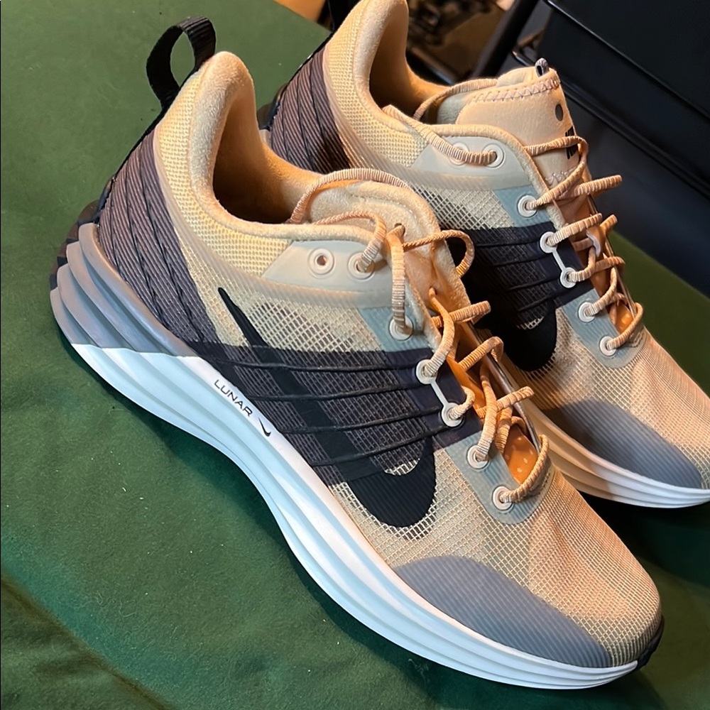 Nike Tan and Black Running Shoes